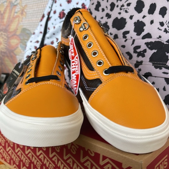 Vans Men’s Old Skool Mte (Mte) Apricot/Black
VN0A348F2NF
Sneakers - Picture 6 of 16